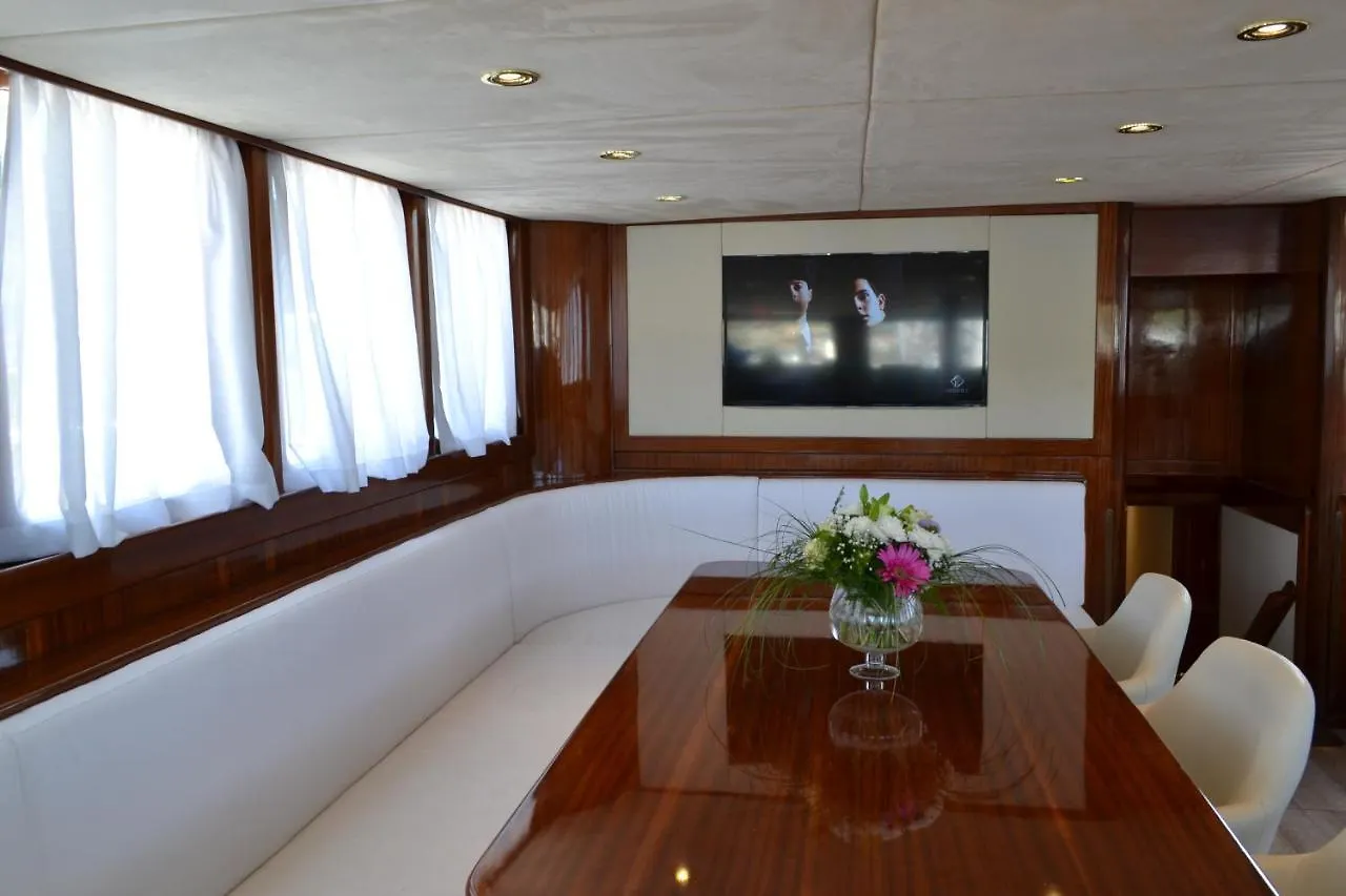 Dvi Marije Hotel Palermo Botel